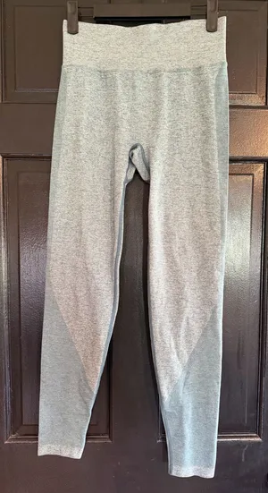 PINK Victoria's Secret Leggings thumbnail 1