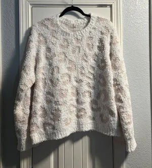 POL Sweater Womens L Cream Blush Leopard Print Eyelash Popcorn Knit TSS810 thumbnail 1