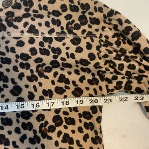 Moda Cheetah Animal Print‎ Top Blouse Womens Size M Long Sleeve Brown Mobwife thumbnail 5