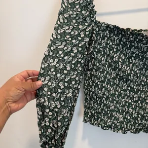 Reformation floral green ditsy print cropped smocked Pinto top size S thumbnail 6