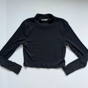Altar'd State Black Long Sleeve Ribbed Mock Neck Crop Top Size Small NWOT thumbnail 2
