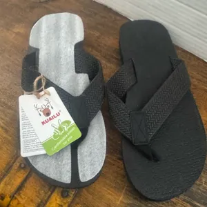 NWT KUAILU Black Rubber Flip Flops‎ Size 7 Women’s Lightweight Beach Sandals thumbnail 6