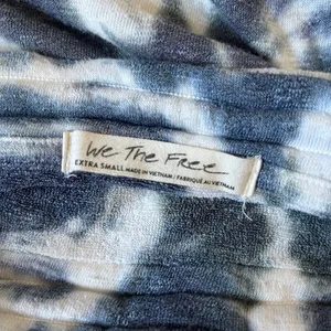 Free People We the Free Best Catch Blue White‎ Tie Dye Oversized Sweater Sz XS thumbnail 3
