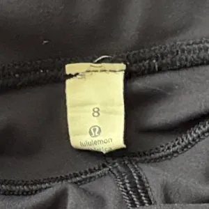 VGC Women’s Lululemon Navy Nulux 19 Cropped Leggings Size 8 thumbnail 5