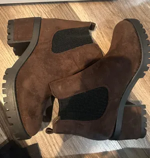 boots Size 8 thumbnail 1
