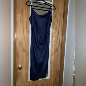 Lulu’s Hollywood Woman Navy Blue Satin Midi Dress thumbnail 3