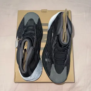 Yeezy Authentic   QNTM With Original Box thumbnail 5