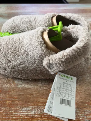 NEW Crocs Classic Cozzzy Slippers Big kids Size 5 / Women’s 7 Color Mushroom NWT thumbnail 4