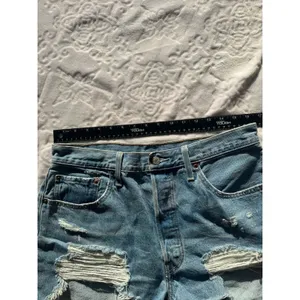 Levi’s 501 Women’s Cut Off Denim Shorts Size W32 Ripped Distressed thumbnail 8