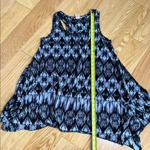 sweet juliet Black and White Sleeveless Tunic Top with shark bite hem Large thumbnail 6