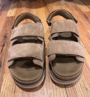 UGG Sandals Women’s thumbnail 1