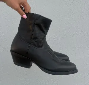 Leather cowgirl boots thumbnail 1