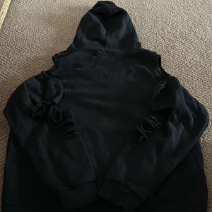 Vintage Havana Women’s Hooded Black Cold Shoulder Ripped Seeatshirt thumbnail 6