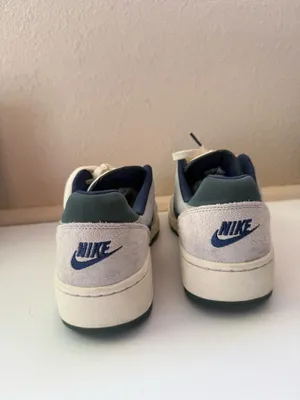 Nike Low-Top Sneakers thumbnail 3