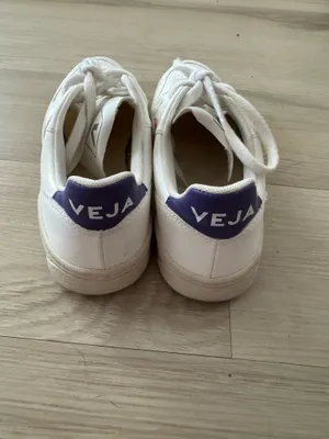 VEJA Sneakers thumbnail 3