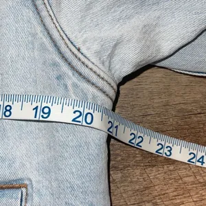 Universal Thread Womens Button front Sherpa Lined Denim Jacket Light Wash Medium thumbnail 9
