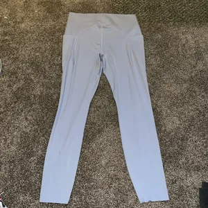 Light Purple High-Waisted Athletic Leggings with Side Pockets size medium thumbnail 4