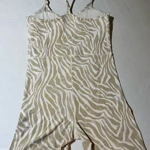 Old Navy Zebra Print activewear M thumbnail 3