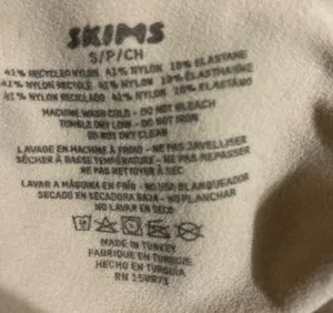 SKIMS Low Back Sculpting Thong Bodysuit S thumbnail 5