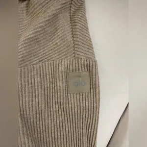 Alo Yoga NWT Muse Hoodie Ribbed in Gravel Heather Size S thumbnail 9