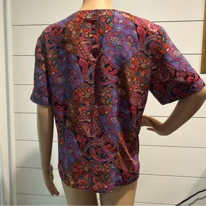 Casual Corner Vintage Red and Purple Paisley Short Sleeve Top Sz M thumbnail 4
