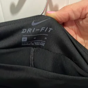 Nike Super Cute EUC Tennis Golf Pickleball skirt skirt black Medium 🥰 thumbnail 2