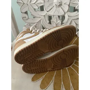 Nike Air Jordan 1‎ Retro High OG Praline White Tan Womens 7.5 thumbnail 6
