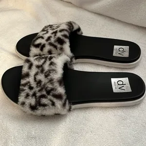 DV by Dolce Vita Women's Black and White Faux Fur Slides thumbnail 4