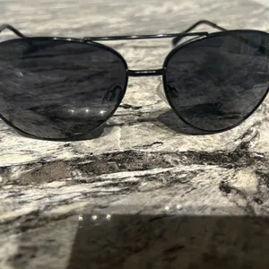 Classic Black Aviator Sunglasses thumbnail 2