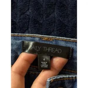 Daily Thread Women's Flare Jeans Front Pockets Button Fly Light Wash Denim Sz 4‎ thumbnail 3