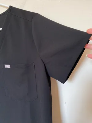 FIGS Catarina One Pocket V-Neck Scrub Top Black Sz Large thumbnail 7