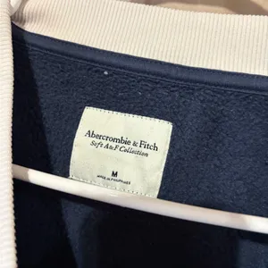 Abercrombie & fitch crewneck thumbnail 2