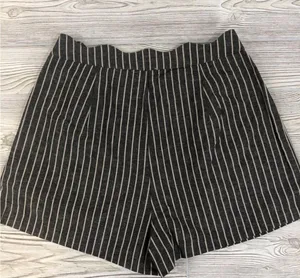 Le Lis Scalloped Striped Shorts Sz M thumbnail 5
