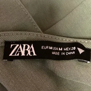 Zara Green Sleeveless V-Neck Belted Tie Waist Pull On Jumpsuit Romper Shorts M thumbnail 3