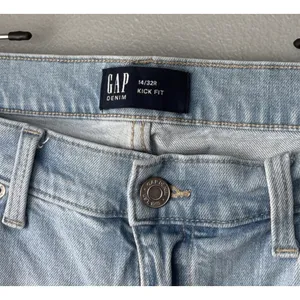 Gap Kick Fit Cropped Jeans Size 14 32 Light Blue Stretch Denim Boho Chic Raw Hem thumbnail 5