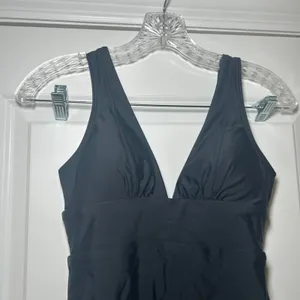 NWT Quince Italian Plunge One-Piece Swimsuit in black women's xs basic beach thumbnail 3