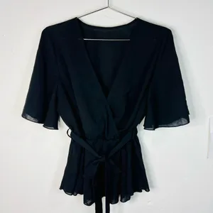 Chic Black Wrap Top with Belted Waist Boho Casual Flowy V-Neck Blouse Size Large thumbnail 2