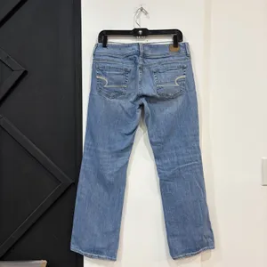 American Eagle Light Wash Slim Bootcut Jeans Size 8 Short Embroidered Pockets thumbnail 5