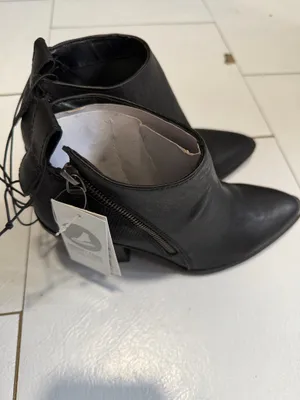 Universal Thread Black Pointed-Toe Ankle Boots, Size 6.5 — New with Tags thumbnail 3