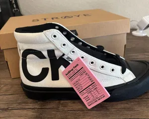 Straye Converse thumbnail 1