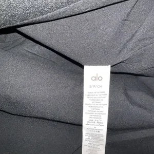 Alo Yoga Wool Cropped Metro Trench Black S thumbnail 8