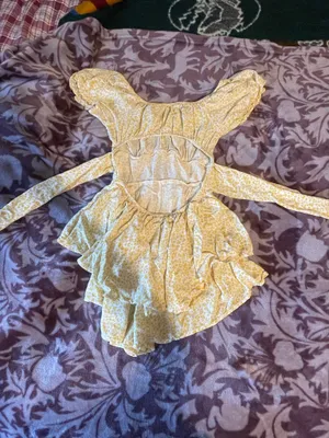 Yellow dress Size 4 thumbnail 4