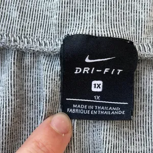 Nike Women's Gray Sweatshirt Shorts Pajamas Workout Loungewear Size 1X Dri-Fit thumbnail 2