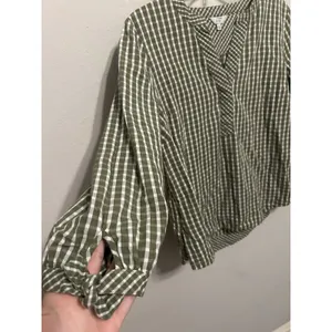 Crown & Ivy Size Medium Checkered Gingham Peasant Blouse Green & White Cotton thumbnail 4