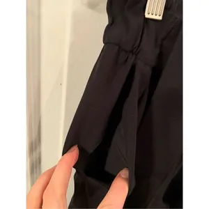 Lululemon black high waisted pants with pockets no size tag fits 0-2 thumbnail 3