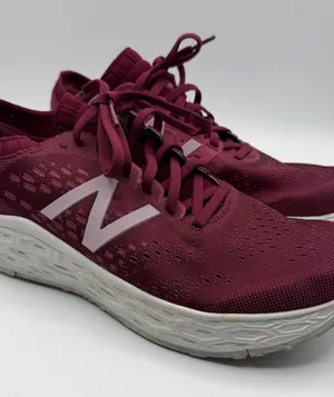 New Balance Fresh Foam Vongo v4 Womens 10 B Burgundy Stability Running Shoes thumbnail 1