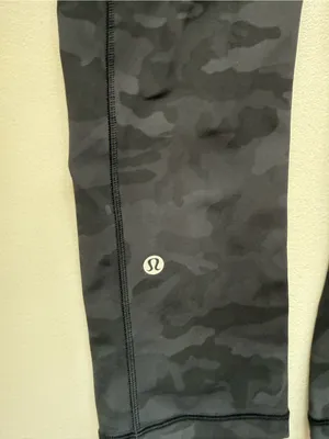 lululemon athletica‎ Black Camo High-Rise Crop Leggings Size 4 thumbnail 4