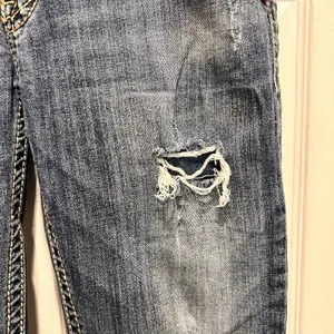 Silver Jeans Pioneer Distressed Bootcut Dark Wash Denim W30 L28 Y2k Boho‎ Grunge thumbnail 3
