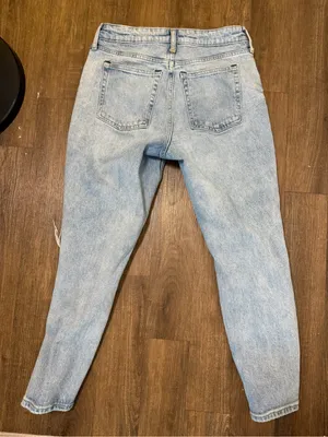 Distressed Light Blue Boyfriend Jeans for Women - Relaxed Mid-Rise thumbnail 4