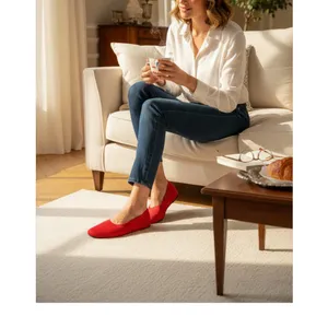 Women's Red Flats blondo. New thumbnail 2